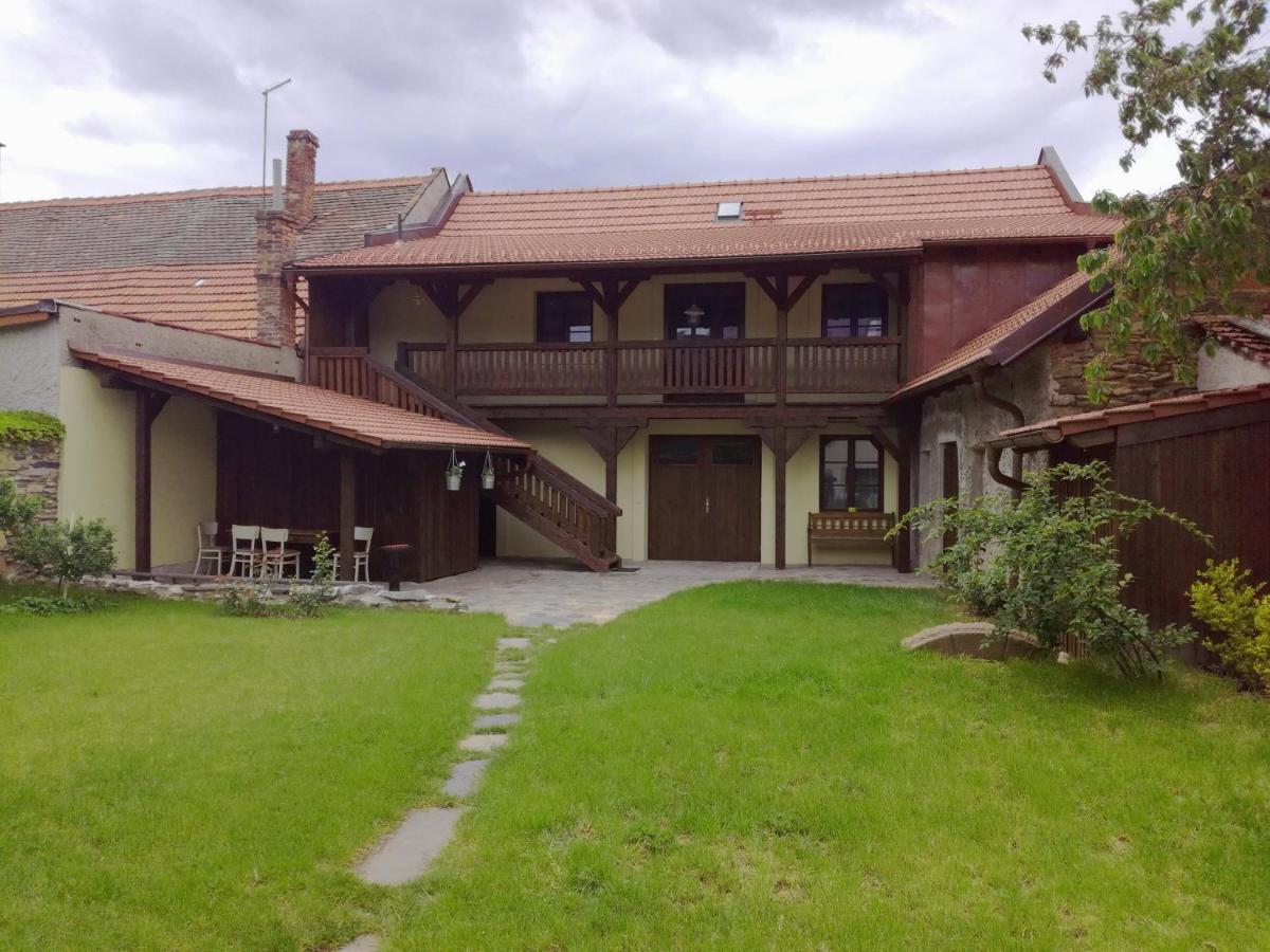 Na Letnim Byte Kouřim エクステリア 写真